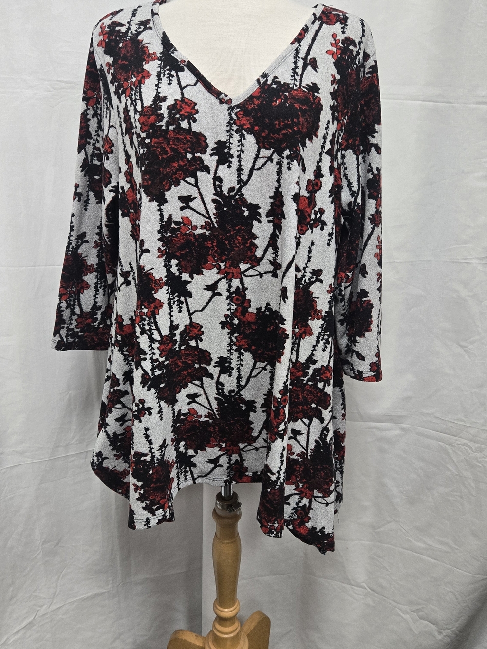 Studio White V-Neck Sweater with Red and Black Floral Print
